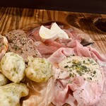 バール チッチャ - 自家製ハムがたまらなく美味しい！塩分控えめで優しい