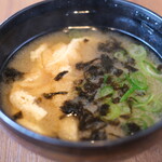 Bikkuri Donki - 彩りセット(150g)チーズ 1285円 の味噌汁