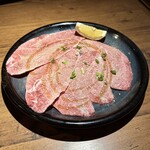 Sumibiyakiniku Takenouchi - ツラミ塩焼き