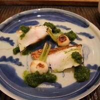 魚菜料理 縄屋 - 外はカリっと皮が焼けており,見事なレア(人*´∀｀)大好きなスズキ♡