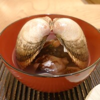 魚菜料理 縄屋 - この下には,見事なトリ貝が(*’ω’ﾉﾉﾞ☆ﾊﾟﾁﾊﾟﾁ