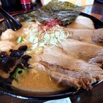 ラーメン 定休日は木曜日 - 料理写真:豆乳みそ 860円、大盛り 100円、チャーシュー 200円(税込)。