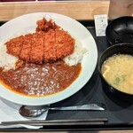 松のや - 料理写真:ロースカツカレー大盛　930円