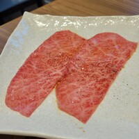 焼肉山水 虎ノ門ヒルズ店 - 特上ロース、綺麗