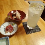 南柏 旬の鮮魚と四季の地酒 すしの磯一 - 生搾りレモンサワー、漬けマグロ、あん肝