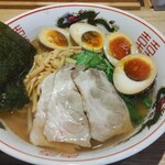 坦々麺 一龍 - 『特製 牛骨 白醤油 ﾗｰﾒﾝ』と『煮卵』