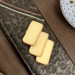 日本酒商店 YODARE - 自家製燻製チーズ