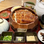 鰻 炭焼 ひつまぶし 美濃金 神田本店 - 