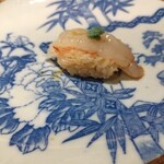 立喰すし魚河岸 山治 - ボタン海老　たまごツキ！