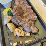 世界のビール博物館 - ステーキ肉肉肉