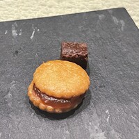 HIKARI - 