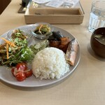 Cozy Cafe & Bar beyond - 