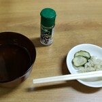 芦池更科 - （※写真3）茶碗、漬物、山椒