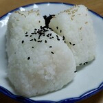 Ashiike Sarashina - （※写真4）おにぎり（1ヶ120円）（奥に昆布、白ゴマがかつお、黒ゴマが梅）