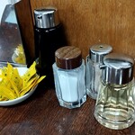 一芳亭 - 卓上のアイテム