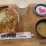 元祖豚丼屋TONTON 丸亀店 - ハーフ&ハーフ丼　大盛り