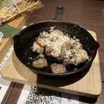 地酒と道産食材 一笑 本店 - 地鶏炭香焼き