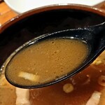 麺屋 真心 - 濃厚トロ醤油豚骨スープ