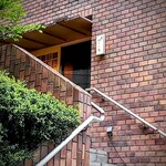 この階段を登る高揚感♡　この階段の明るさで季節を知る感じです。　