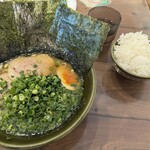 家系ラーメン 幸家 - 