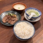 Gyuutan Tororo Mugimeshi Nadai Akabei - 