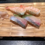 栄寿司 - シマアジとエビ