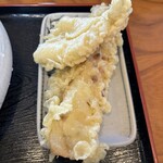 手打うどん 清水や - キス天とちくわ天。各150円。