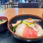 Himeji Mae Dore Ichiba - 海鮮丼¥1,650