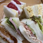 ケーワン - 5種類のサンドイッチが入っています