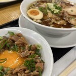 Tori Tou Torisoba Sutando - ▪️鶏肉と豚肉の醤油中華そば850
                      ▪️そぼろ親子ご飯¥300