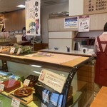 お菓子のセキト - 店内。向かって左側は洋菓子、右側は和菓子。こちらの写真は、和菓子側。