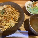 Sainiku Shunsai Ando - やきそば(麺2倍)＝880円
                      
