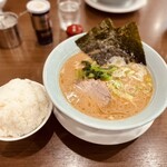 らーめん堂仙台っ子　六丁の目店 - 【大盛】仙台っ子ラーメン + 大盛ライス