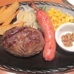 PAU HANA - ハンバーグ150ｇにソーセージをトッピング