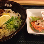 はなまるうどん - 牛肉おろしぶっかけ（中） ¥500 ＋ 野菜サラダ ¥100