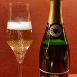 Ji-Cube - Thierry Triolet
      Brut Champagne
      フランス シャンパン産のスパークリング