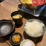 大衆すき焼き北斗 - 最初のご飯はパラパラ系でかたくて、良かったのに、、、な。