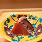 赤坂 菊乃井 - ⚫酢物
            「初鰹たたき  新玉ねぎ  かいわれ大根  ポン酢ジュレ」