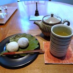 ゼンカフェ - 季節のお菓子セット（道明寺粉の柏餅）、煎茶