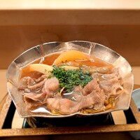 赤坂 菊乃井 - ⚫強肴
                「牛肉花山椒鍋　筍　新牛蒡　蕨　黄身だれ」