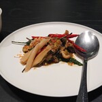 SAMRUB SAMRUB THAI - 田鰻の炒め物、チリ、サワーフルーツ