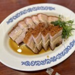 Chuukasaikan Douhatsu - 皮付き豚バラ肉の焼物  S1500円