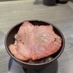 らぁめん 喜乃壺 - ライスはチャーシューオンがうれしい