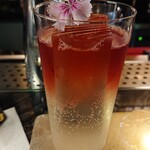 OPIUM BAR - Vitamin C - 茶色のバター、ココナッツウォーター、カモミール、苺とラズベリーの紅茶、ビタミンC水、二酸化炭素