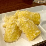 どぜう・四季料理 やぶや - 新とうもろこしの天麩羅（¥580税込）
      これ！友人とふたりで今日一番の感動！
      サクサクだし、なんでこんなに甘いの〜？(ღ˘ㅂ˘ღ)♡