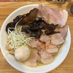 Menya Issou - 濃昆鶏白湯・醤油（チャーシュー増し＋きくらげ＋煮玉子）　1400円
