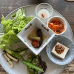 薬膳カフェ Artemisia From ゆうずキッチン - 前菜　身体に良さそうな優しい味付け