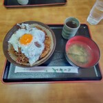 食堂 高田屋 - チャップ丼　目玉焼き付き