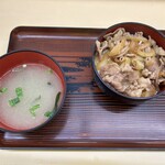 どん亭 - 牛丼（味噌汁付き）