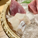 しんのすけ - 造り…おまかせ盛合せ
      上から、初かつお・方々